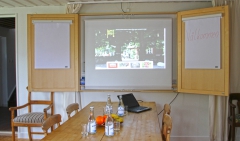 Konferera  på  Flickorna